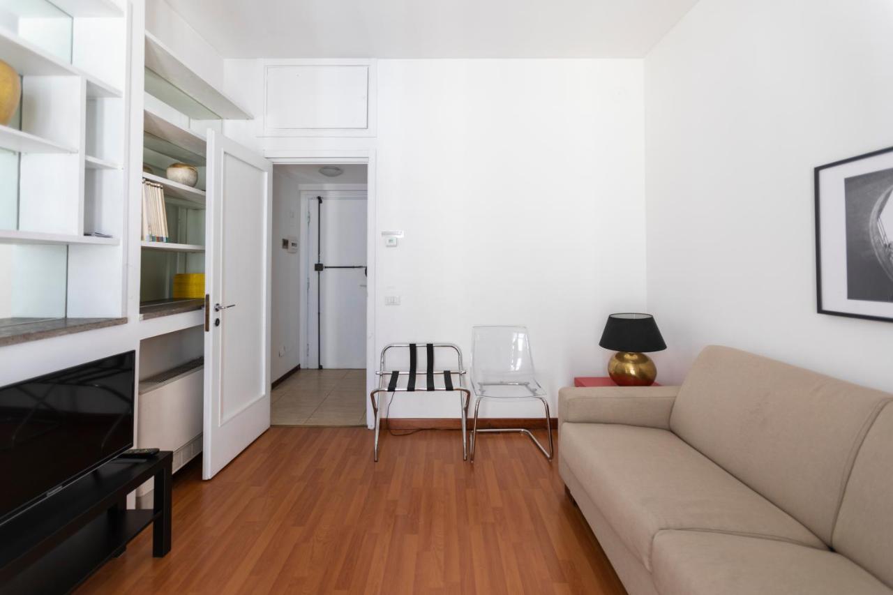 Brera - Fiori Chiari Charme Apartment Milan Luaran gambar